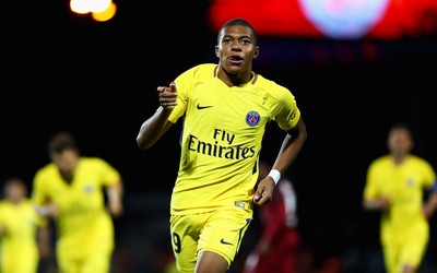 艾尚体育独家-C罗任意球被人墙挡出